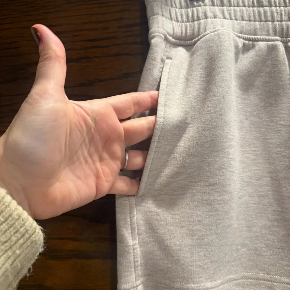 ✅Yogalicious medium light tan Athletic Shorts Sweats pockets lounge soft stretch